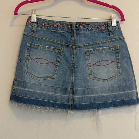 Vanilla Star mini jean flowered embroidered skirt - Picture 2 of 8